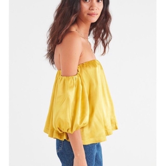 Urban Outfitters Dia Off The Shoulders Top Silky Satin Size M Women’s Yellow - Picture 2 of 10